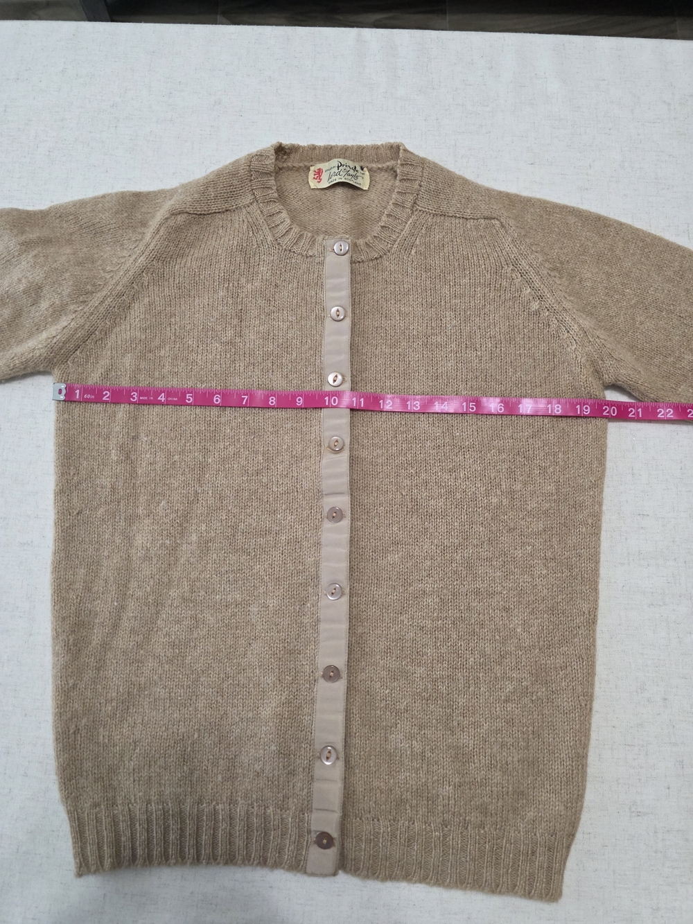 Vintage Pringle of Scotland Tan Cardigan 100% New Wool Shetland Size 40 Large - Picture 7 of 8
